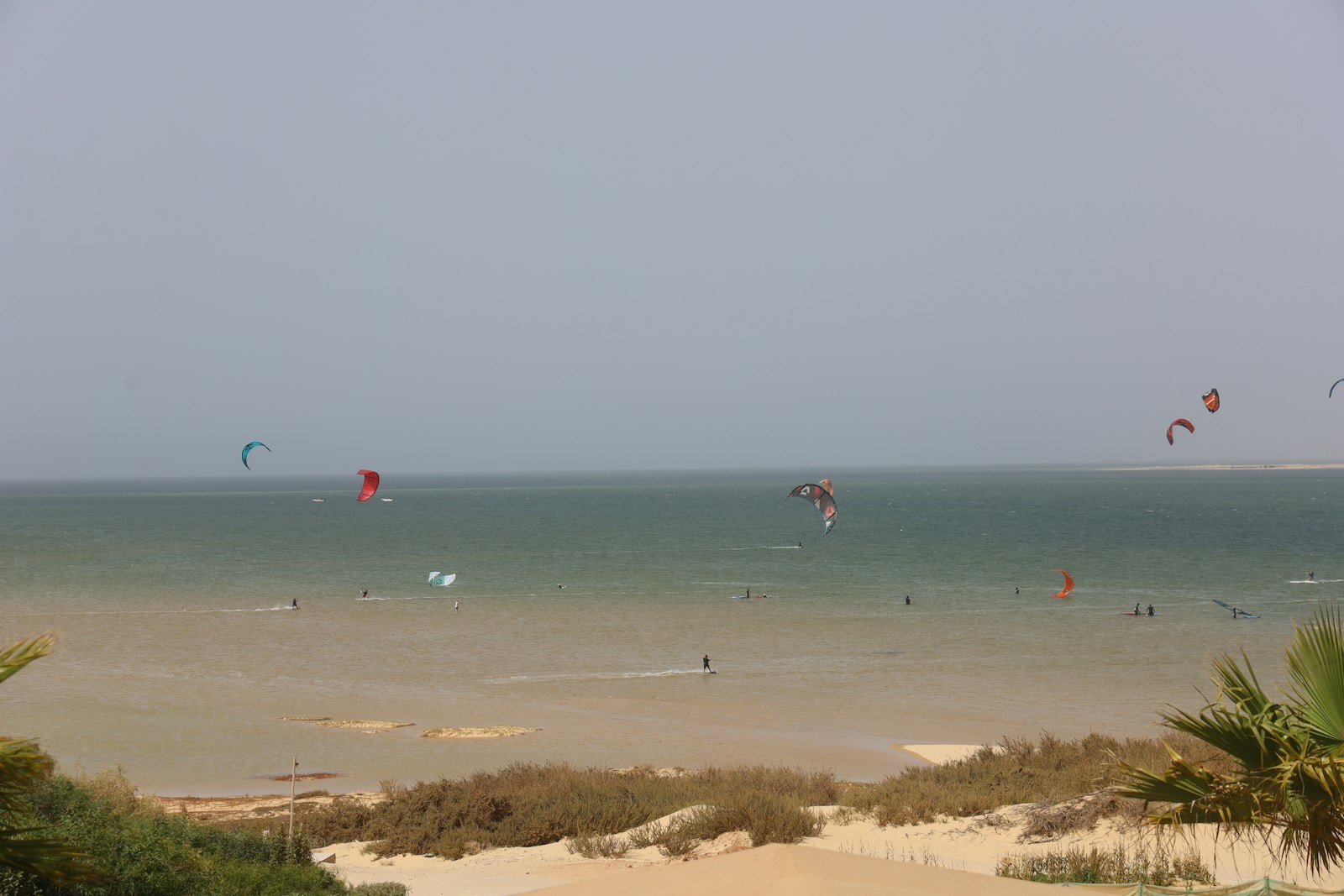 Kitesurfers op de lagune van Dakhla